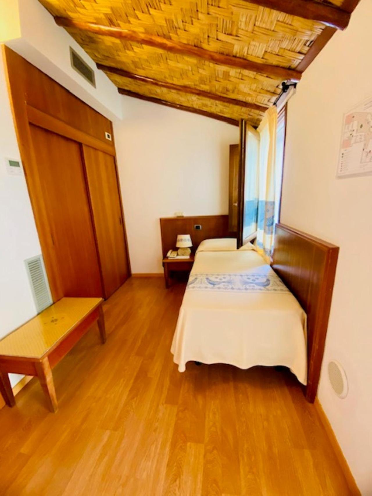 Hotel Villa Canu กาบราส ภายนอก รูปภาพ